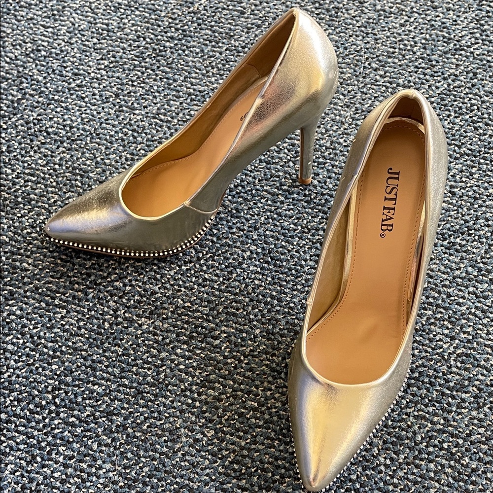 JustFab Metallic Gold Pointed Heels